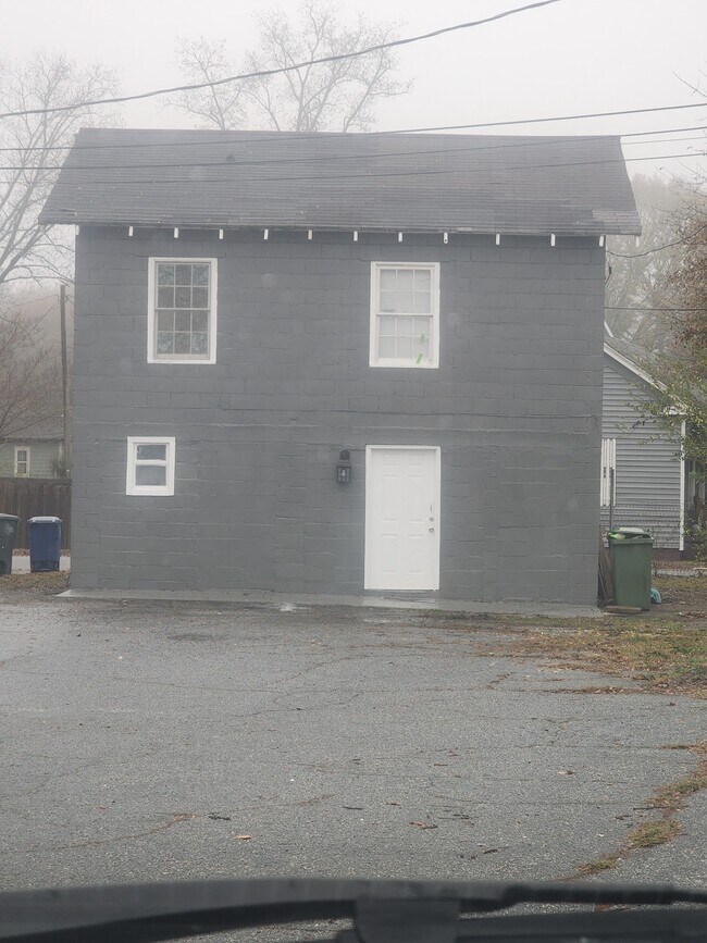 Photo - 1360 Ellis Rd Apartment Unit Carriage  Room 2 B