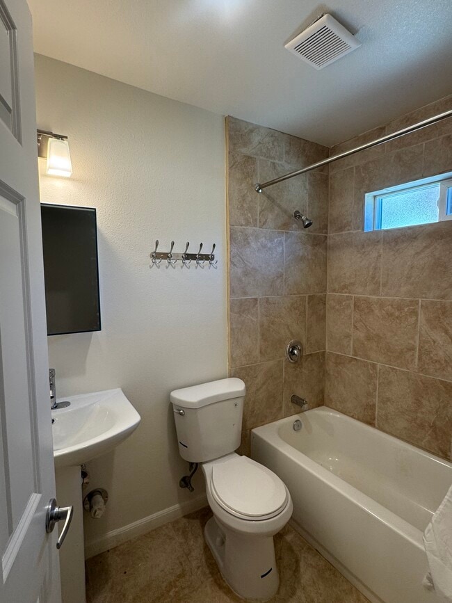 Photo - 1009 E Jones St Unit Bella Villa Apartments