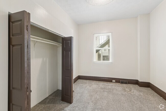 2BR, 1BA - 900SF - Bedroom - 3100 Chartiers Ave