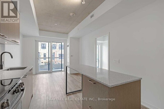 Photo - 1808 St Clair Ave W Unité 201