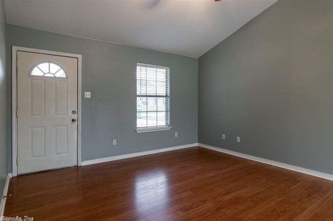 Photo - 37 Wolverine Dr