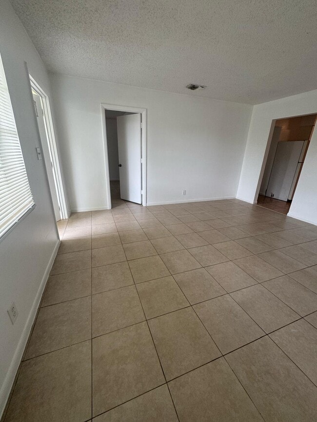 Photo - 1480 NW 19th Ct