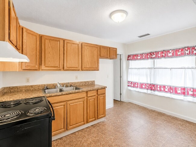 Photo - 310 Charles St Unit 3