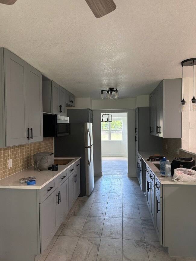 Photo - 550 Glen Oaks Blvd