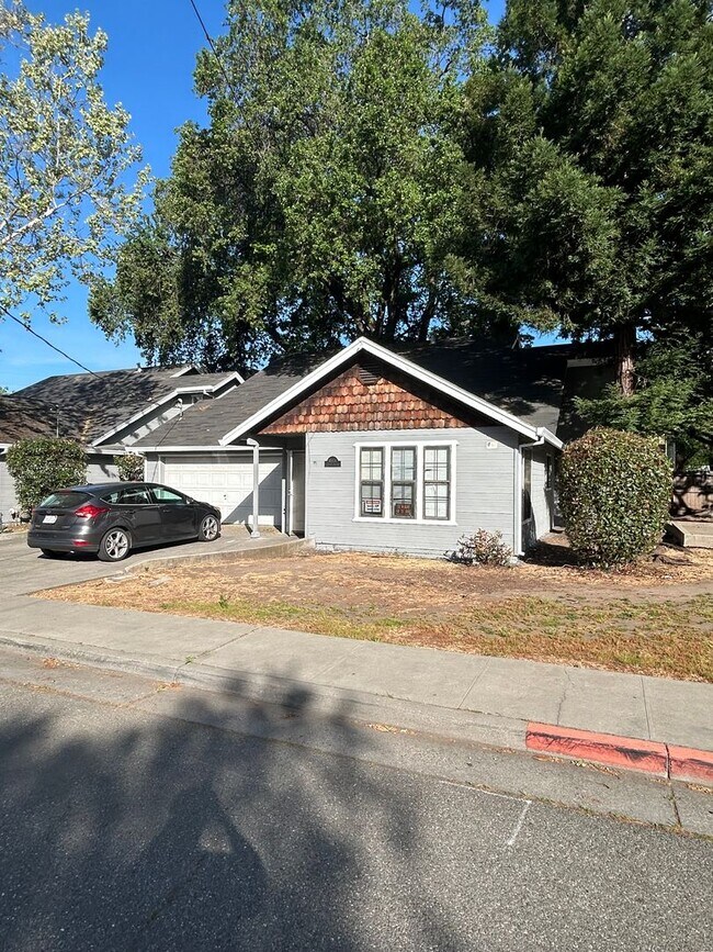 Photo - 1020 W 4th St Casa