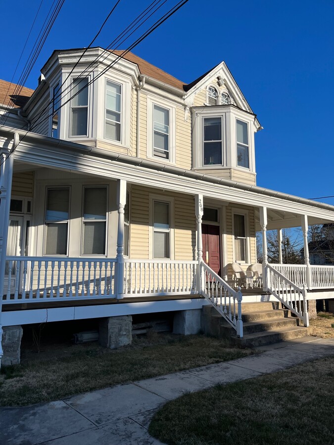 Photo - 208 Summit Ave House