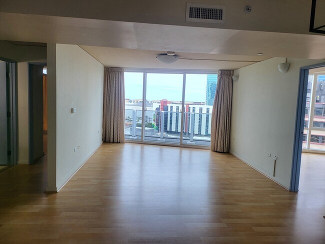Building Photo - 1288 Kapiolani Blvd Unit 1607 Rental
