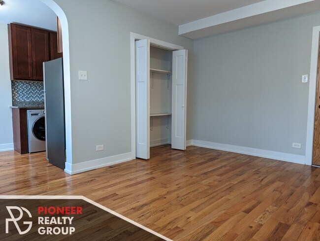 Photo - 560 W Arlington Pl