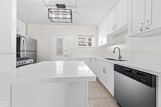 1300 Lincoln Rd Unit D204