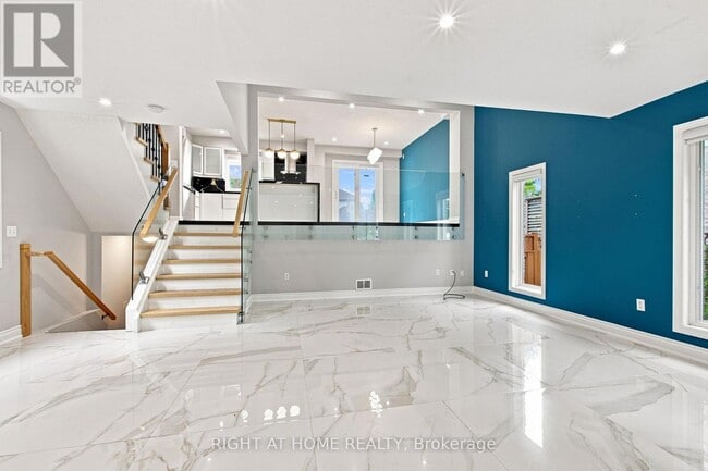Photo - 187 Clairfields Dr E