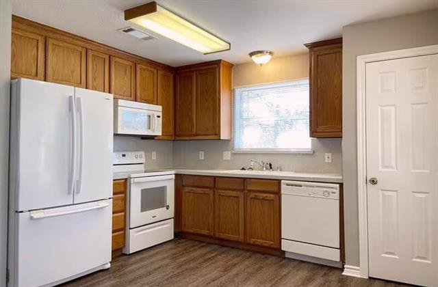 Photo - 544 Lakeshore Rd