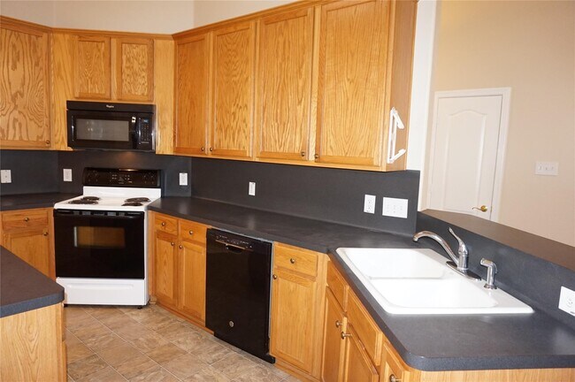 Photo - 23819 Sawmill Pass