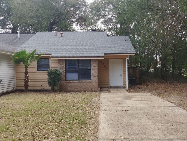 Building Photo - 6204 Forest Pines Dr Unit D