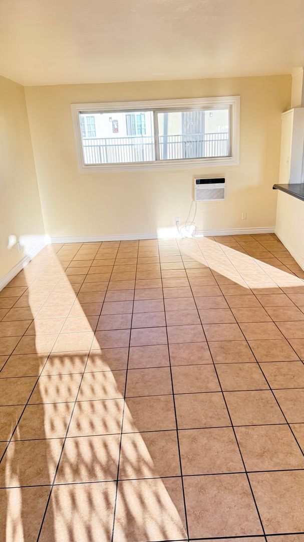 Photo - ASK ABOUT OUR MOVE IN SPECIAL - 1 MONTH FREE -2 bedroom 1 bath AVAILABlE NOW Unidad 3512