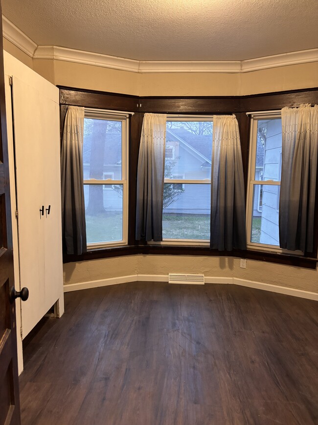 Photo - 1231 46th St