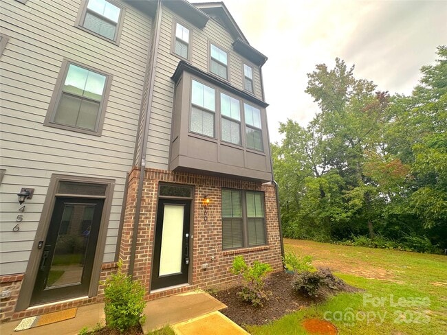 Photo - 460 Spearfield Ln