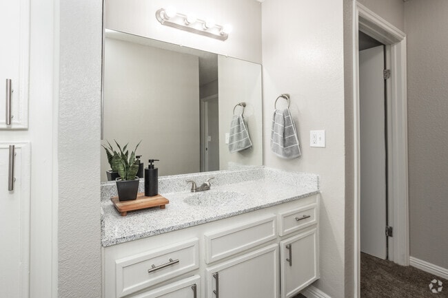 2BR, 1BA - 980SF - Bathroom