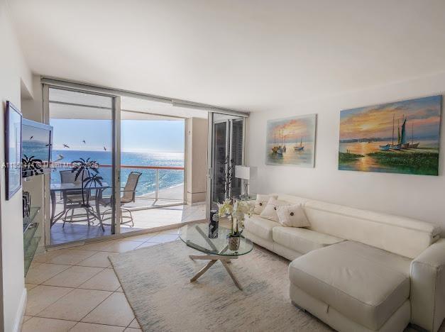 Building Photo - 6767 Collins Ave Unit 1608 Rental