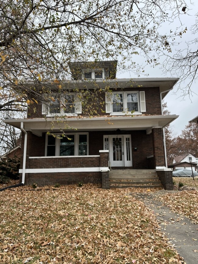 Building Photo - 401 S Buchanan St