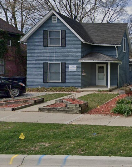 Photo - 217 N 1st St