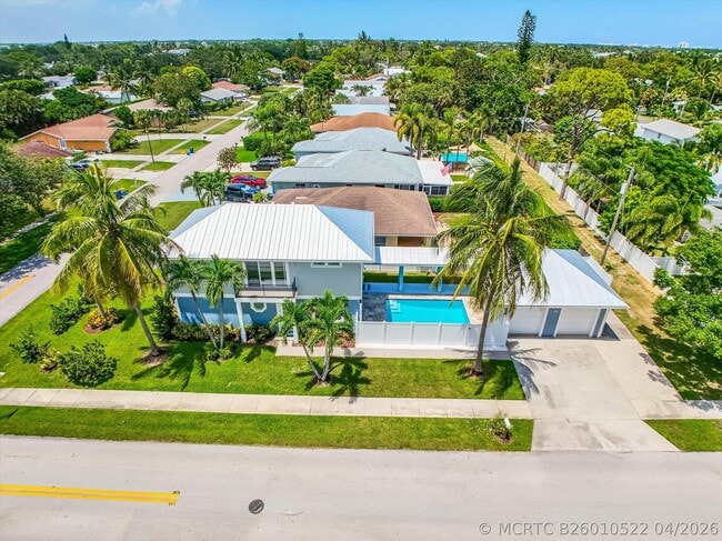 Photo - 425 Hugh St