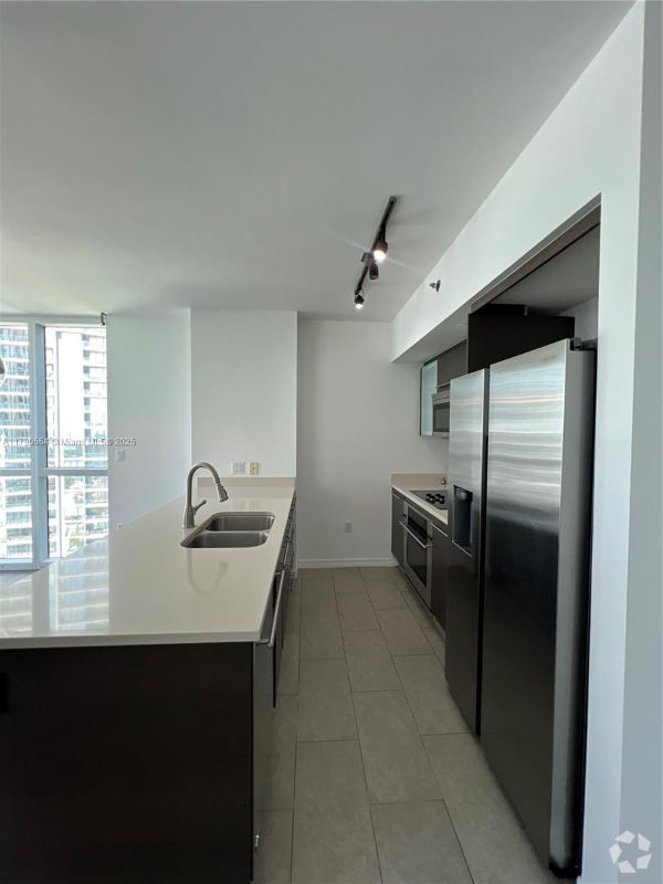 Building Photo - 55 SE 6th St Unit 22 floor Rental