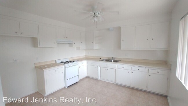 Photo - 12717 Cranbrook Ave