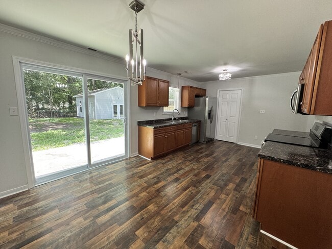 Photo - 510 Redwood Pl