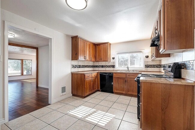 Photo - 757 S 8th Ave