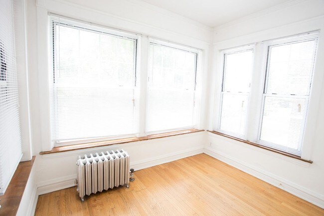 Sun-room - 5715-5725 S. Kimbark Avenue