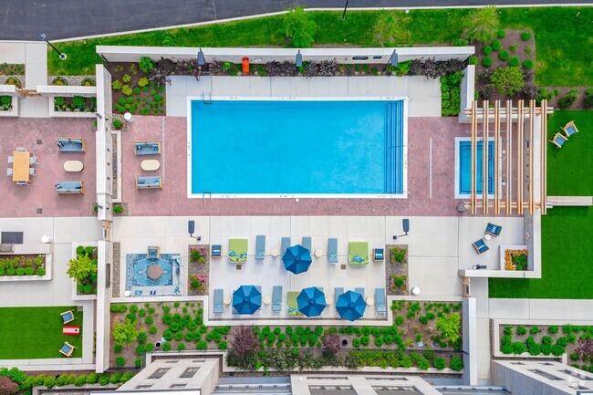 Building Photo - Florent Rental