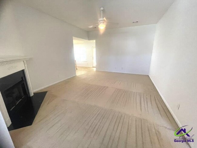 Photo - 208 Apple Ct