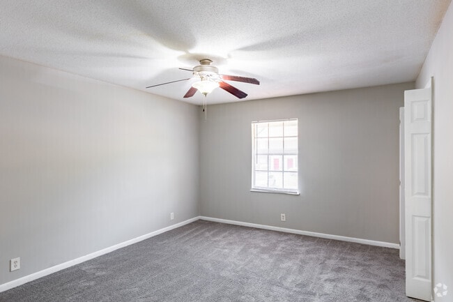 2BR, 1.5BA - 1135SF (TH)