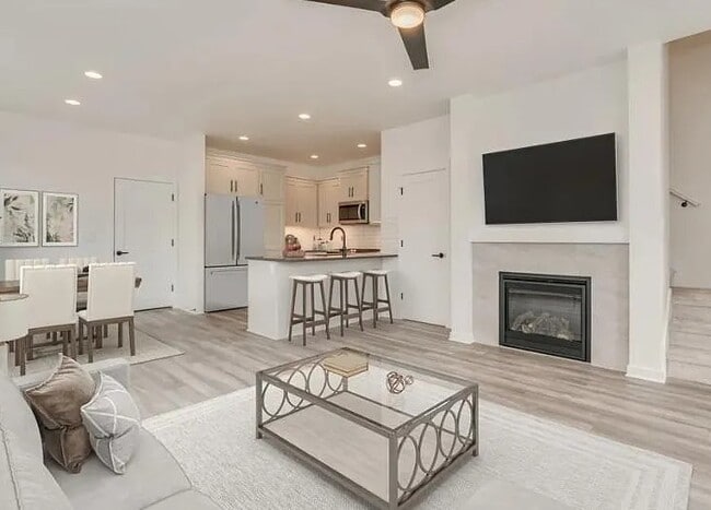 Photo - 4082 SE Century Blvd