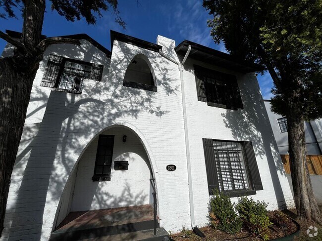 Building Photo - Historic Duplex near Plaza district! Rental