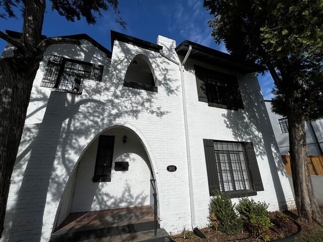 Historic Duplex near Plaza district! - Historic Duplex near Plaza district! House