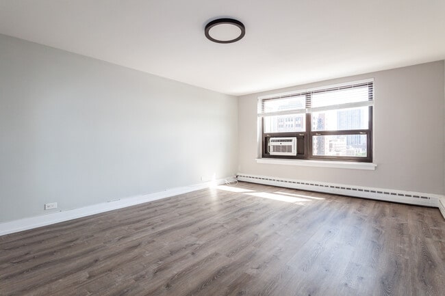 Building Photo - 419 W Wellington Ave Rental