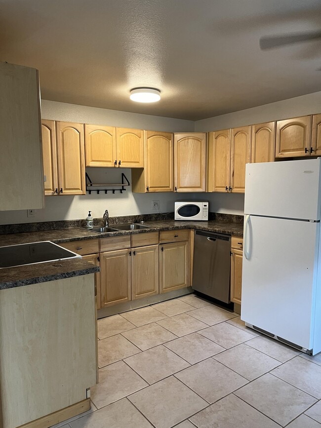 Photo - 643 Swenson Ave