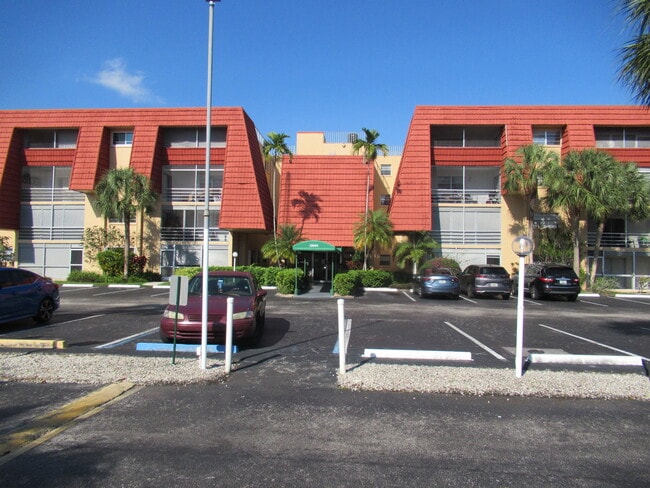 Building Photo - 22605 SW 66th Ave Unit 410