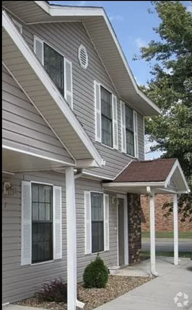 Building Photo - 2 bedroom 1.5 bath home in a great location!