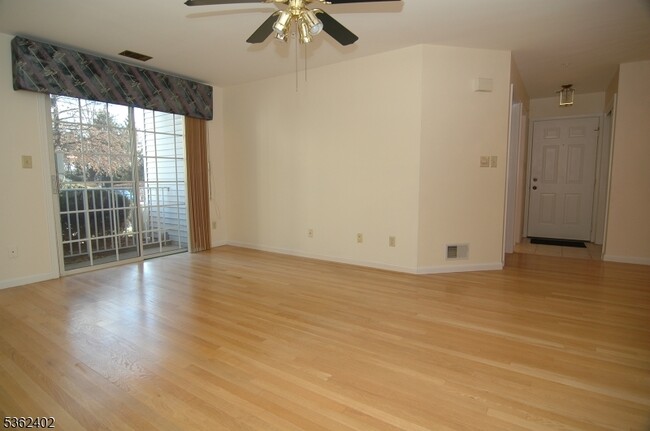 Photo - 214 Stratford Pl