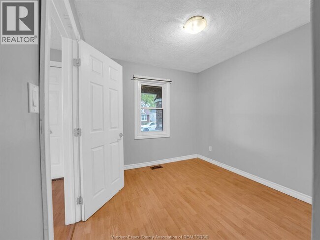 Photo - 2241 Mercer St