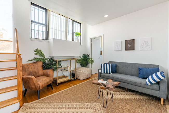 Building Photo - 426 W 52nd St Rental