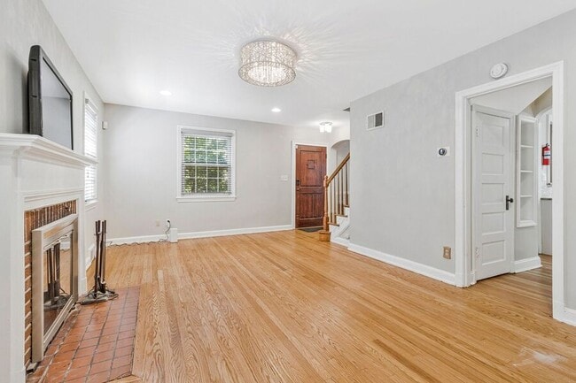 Building Photo - 1714 33rd Pl SE Rental