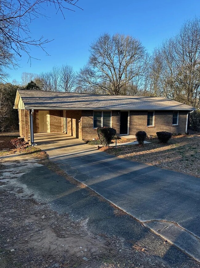 Photo - 326 Rooks Rd