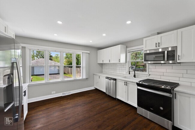 Photo - Gorgeous 3 Bedroom Home in Wauconda!