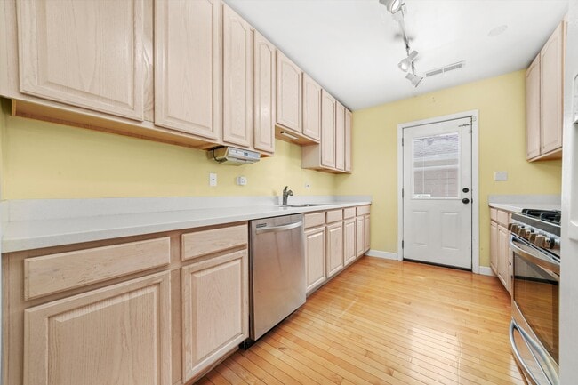 Photo - 2108 Harrison St Unit Coach House