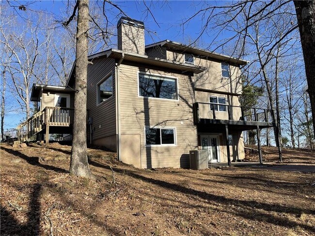 3492 Point View Cir