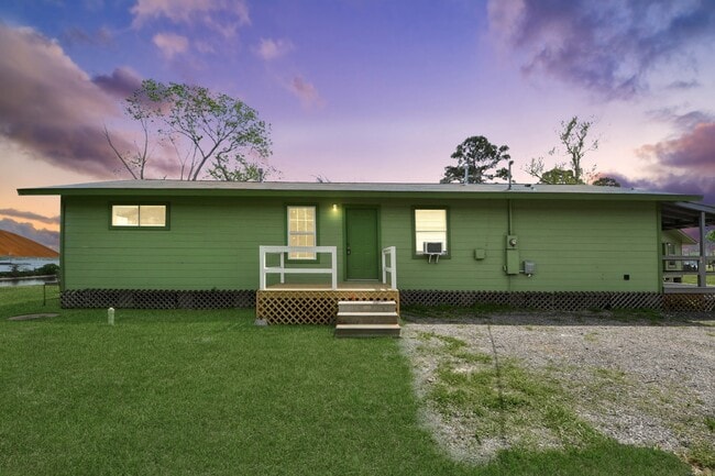 Building Photo - 17111 River Rd Unit C