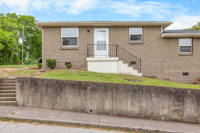 Photo - 895 W Sharpe Ave